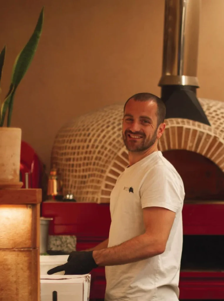 Quienes somos en una Pizza Vilassar de mar. Conoce a Pier nuestro maestro Pizzaiolo